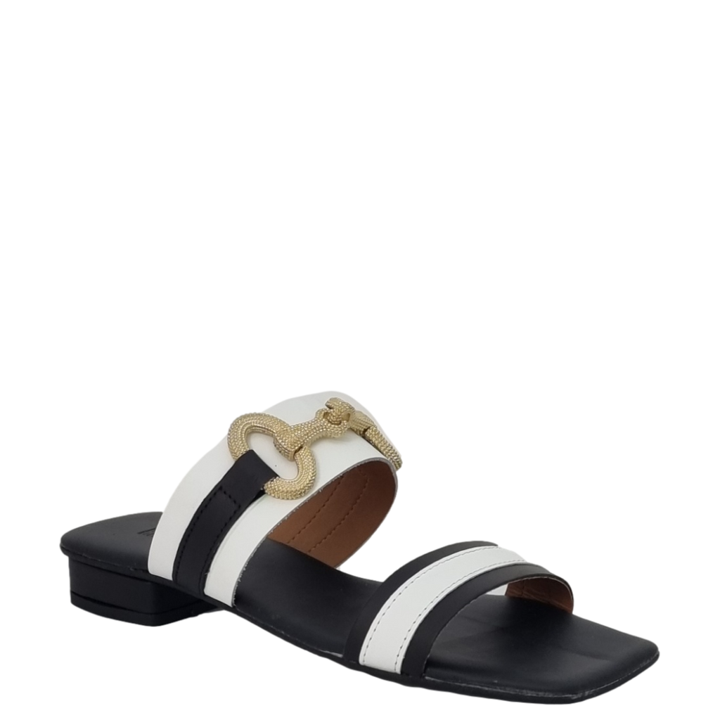 Sandali bassi bicolore neri e bianco con accessorio oro