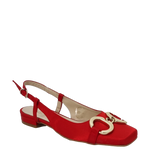 Mocassini raso rosso con tacco basso punta quadrata e accessorio oro