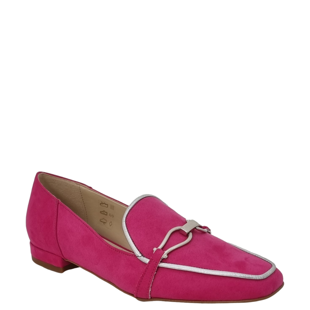 Mocassini fuxia con tacco basso punta semi quadrata e accessorio silver