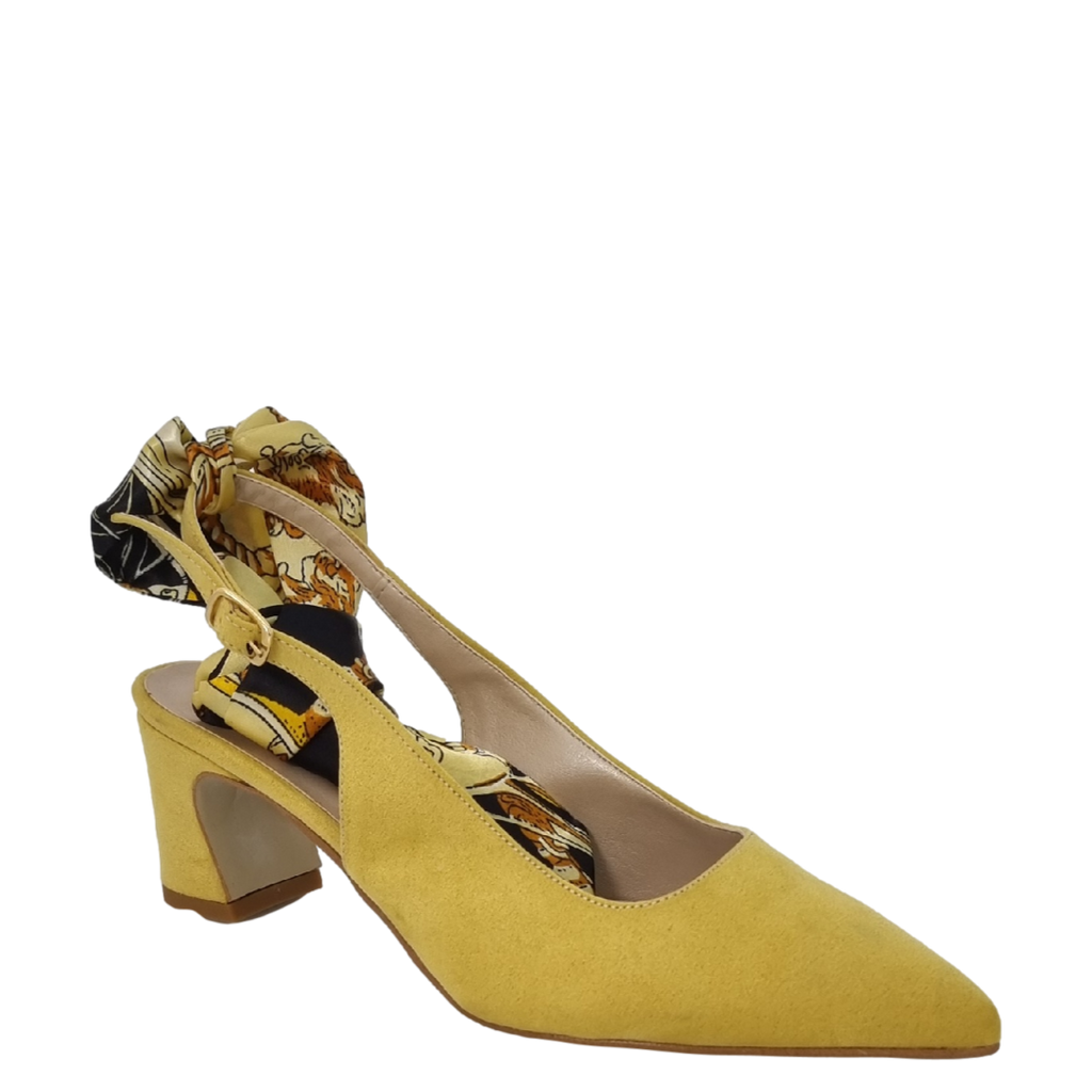 Décolleté chanel giallo con foulard e tacco a rocchetto