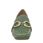 Mocassini verde con tacco basso punta quadrata e accessorio oro