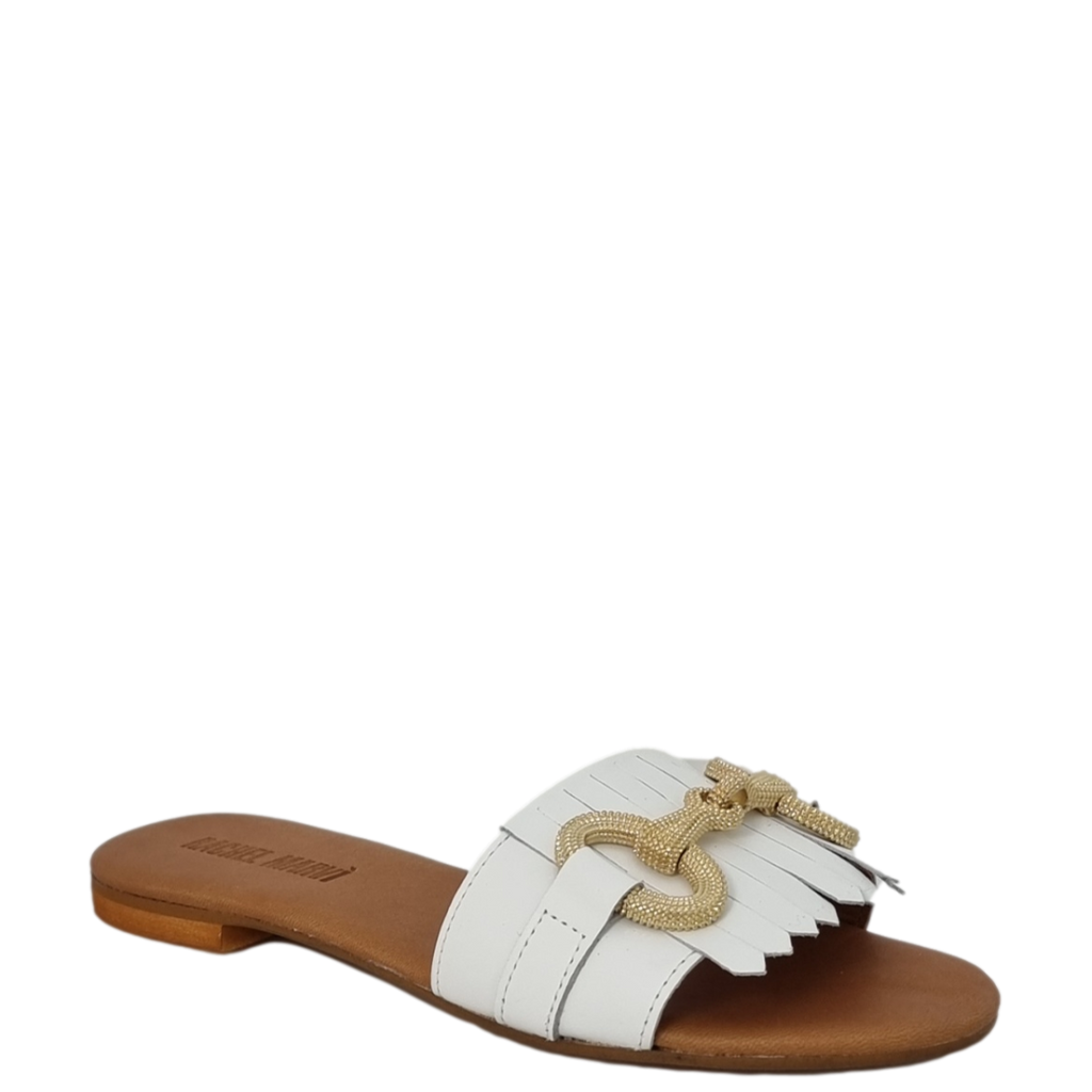 Ciabattine con frange e accessorio oro in pelle bianco