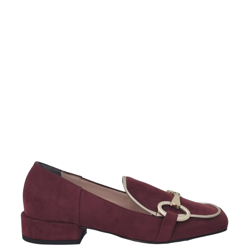 Mocassini punta quadrata camoscio bordeaux e accessorio oro F/W