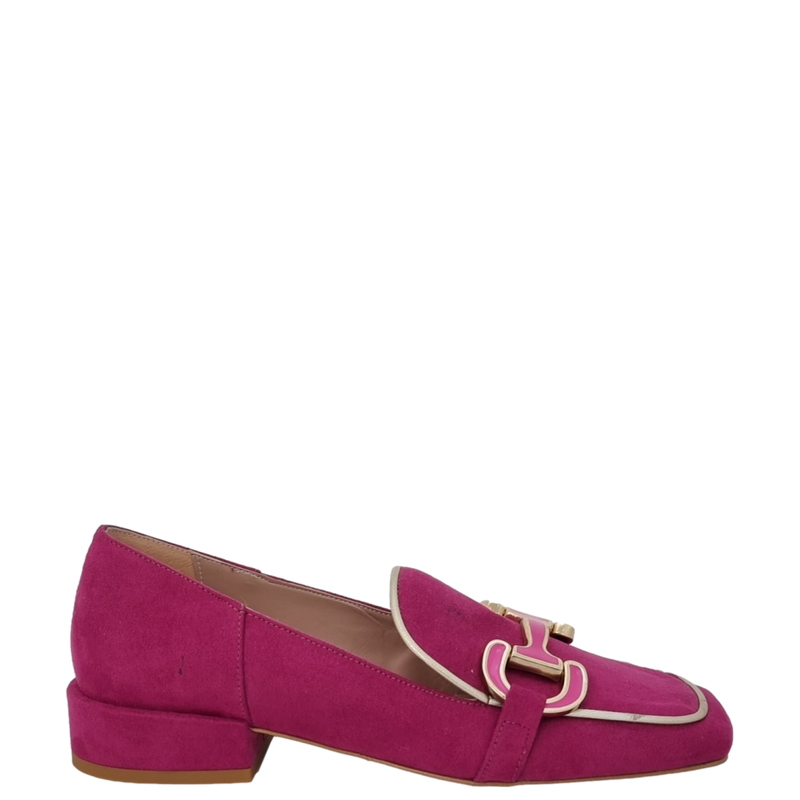 Mocassini punta quadrata camoscio fuxia e accessorio oro