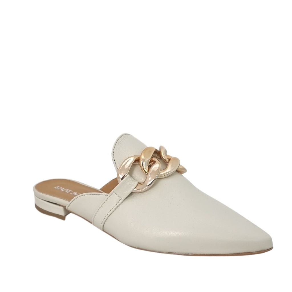 Slippers a punta nere con catena panna